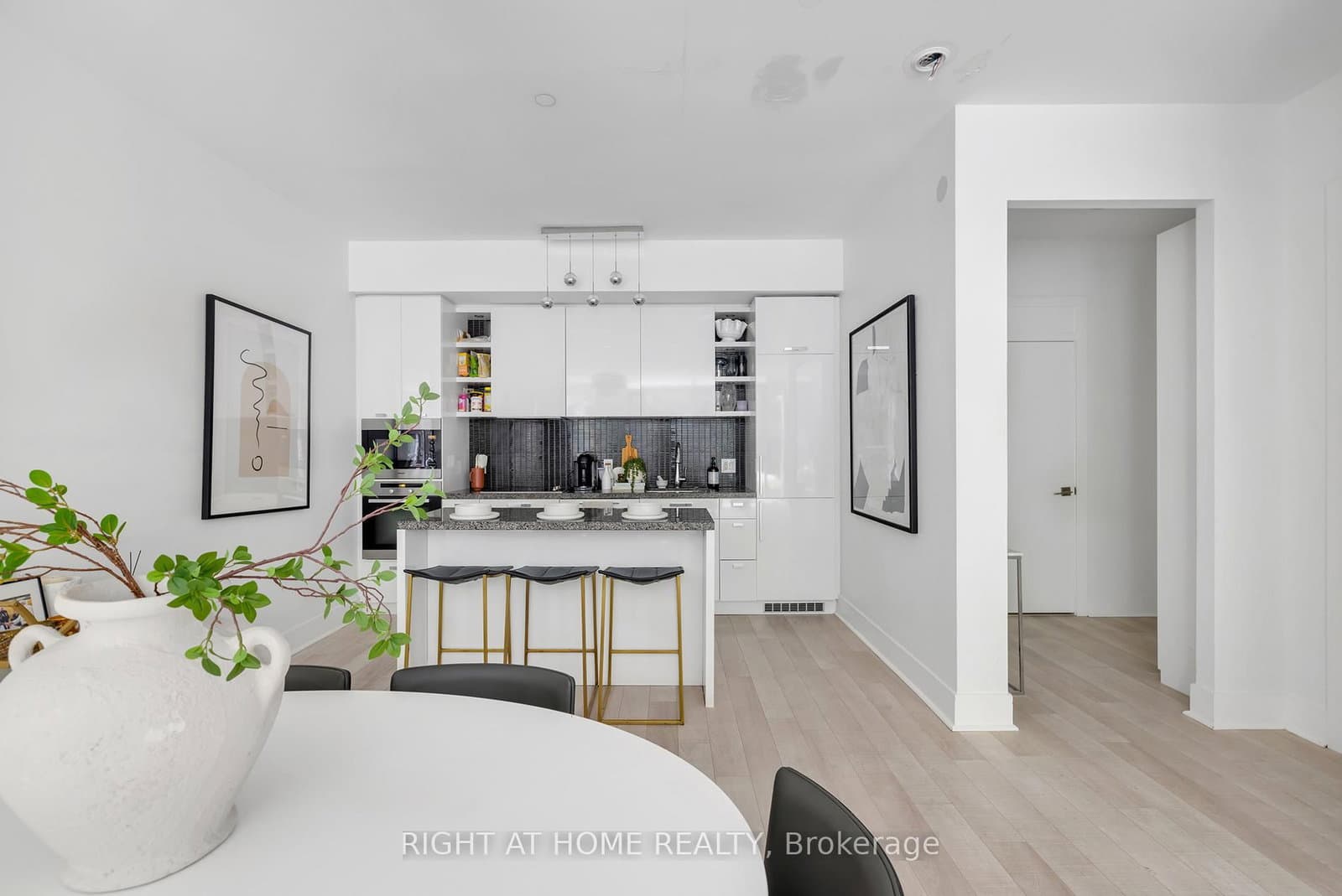 32 Davenport Road, Unit TH 101 thumbnail 3