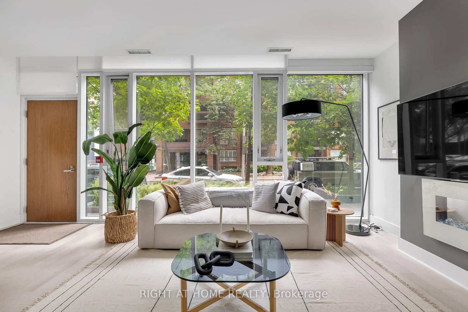 32 Davenport Road, Unit TH 101 thumbnail 4