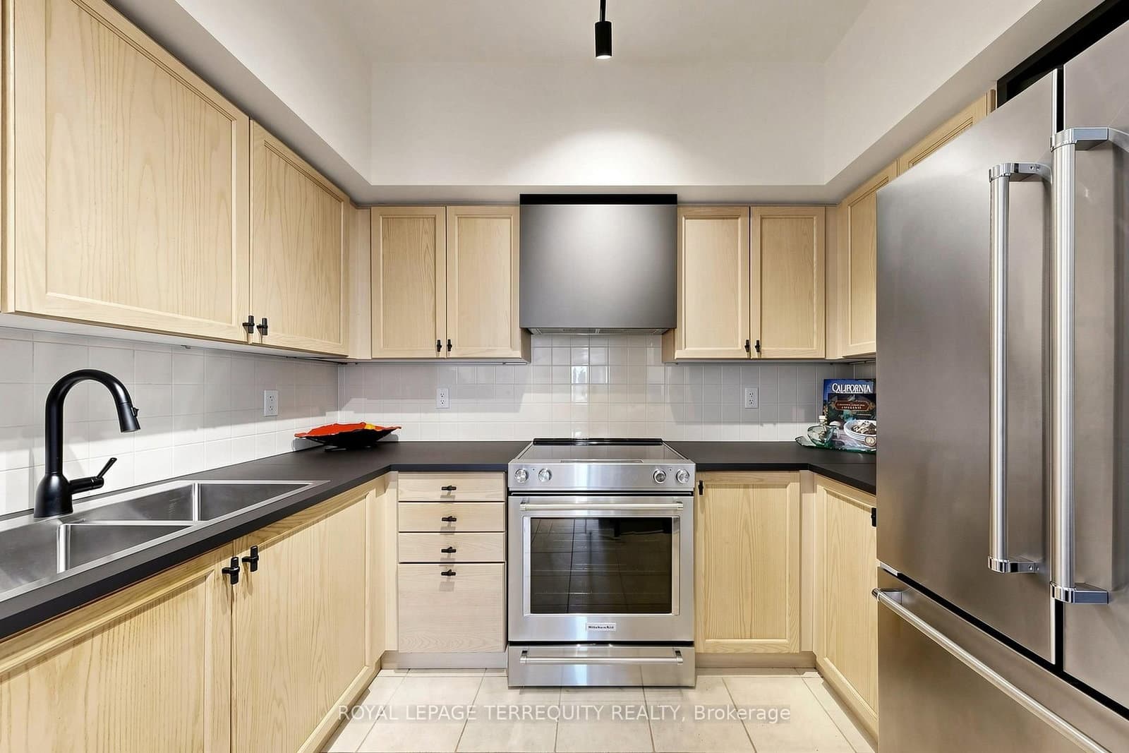 2 Clairtrell Road, Unit LPH 1 thumbnail 11