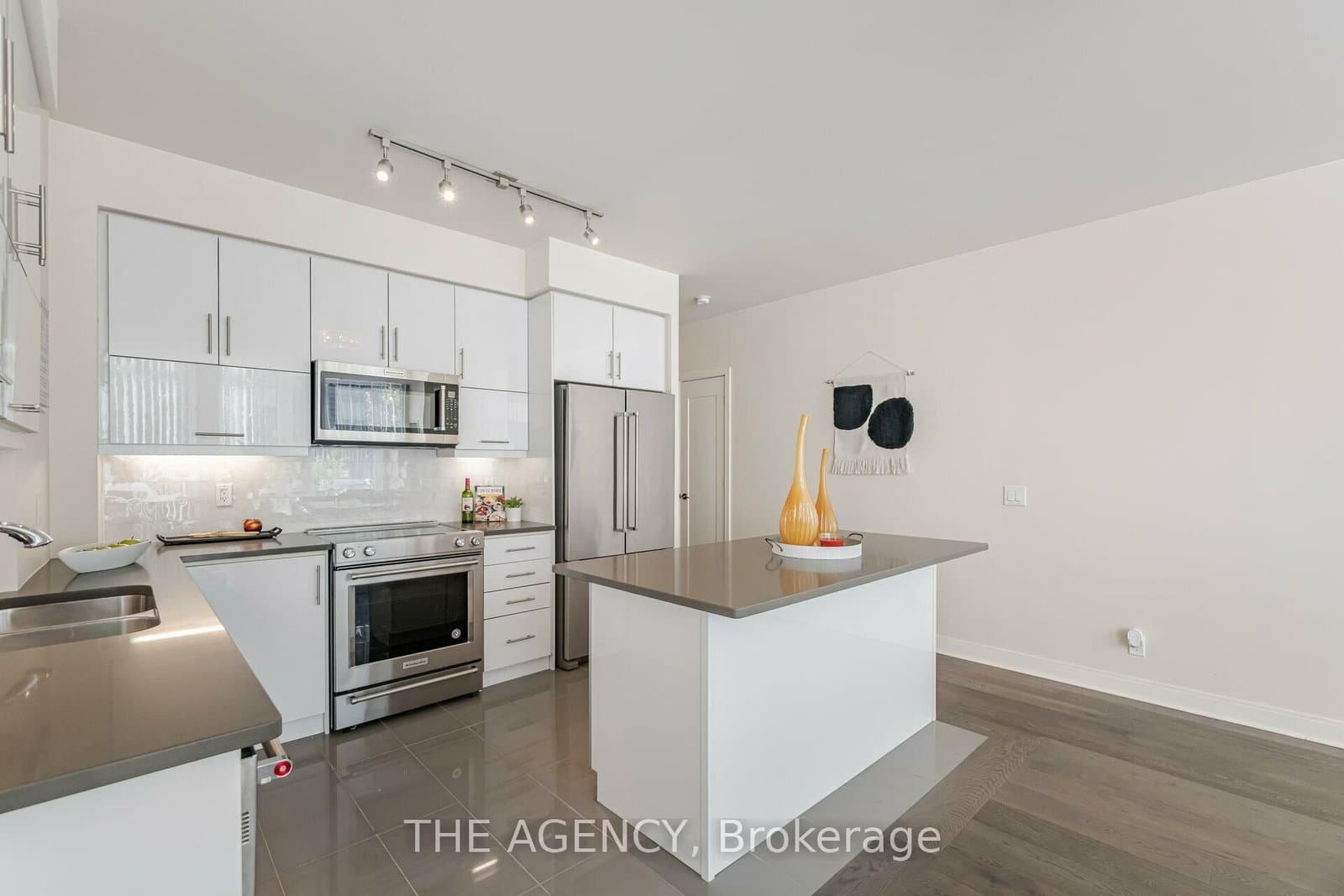825 Church Street, Unit 105 thumbnail 8