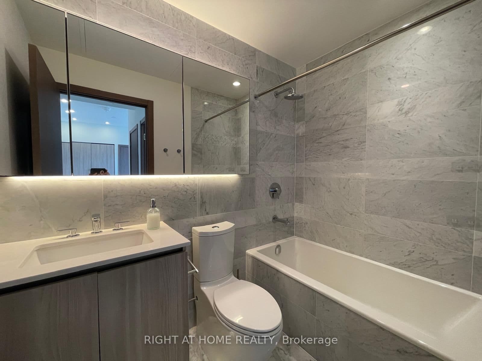 19 Bathurst Street, Unit 3205 thumbnail 11