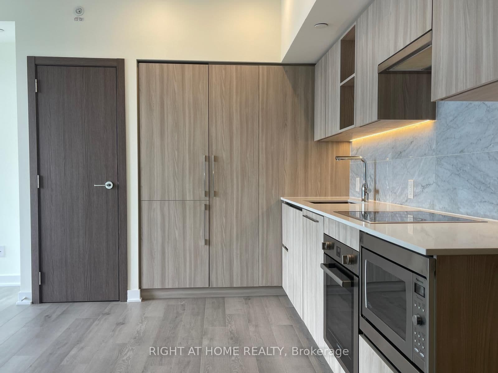 19 Bathurst Street, Unit 3205 thumbnail 3