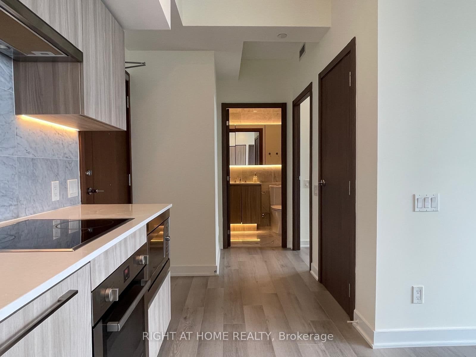 19 Bathurst Street, Unit 3205 thumbnail 6