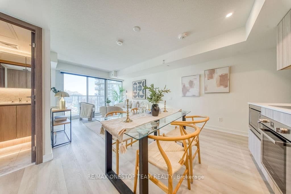 17 Bathurst Street, Unit 1510 thumbnail 16