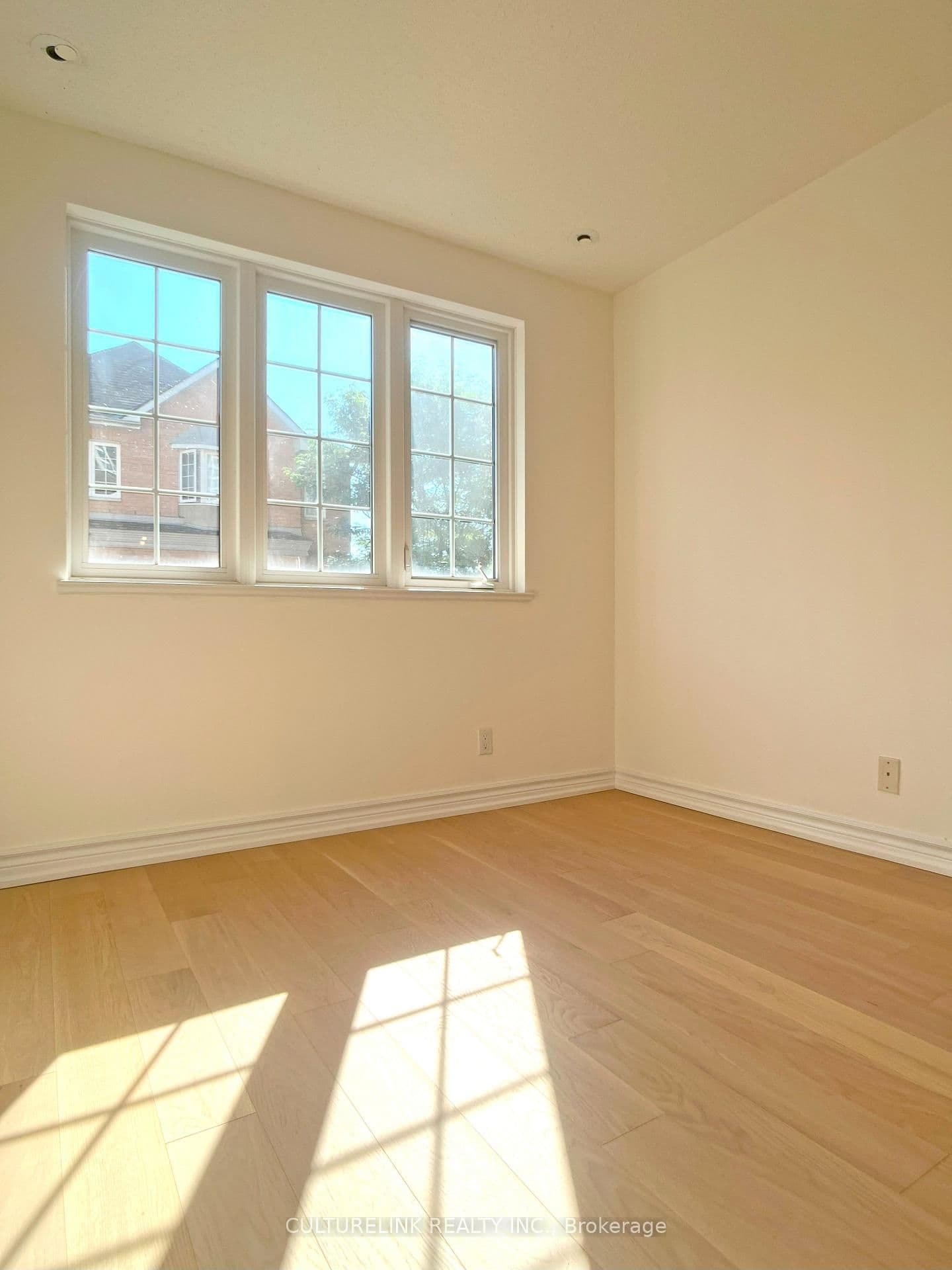 28 Sommerset Way, Unit 1502 thumbnail 10