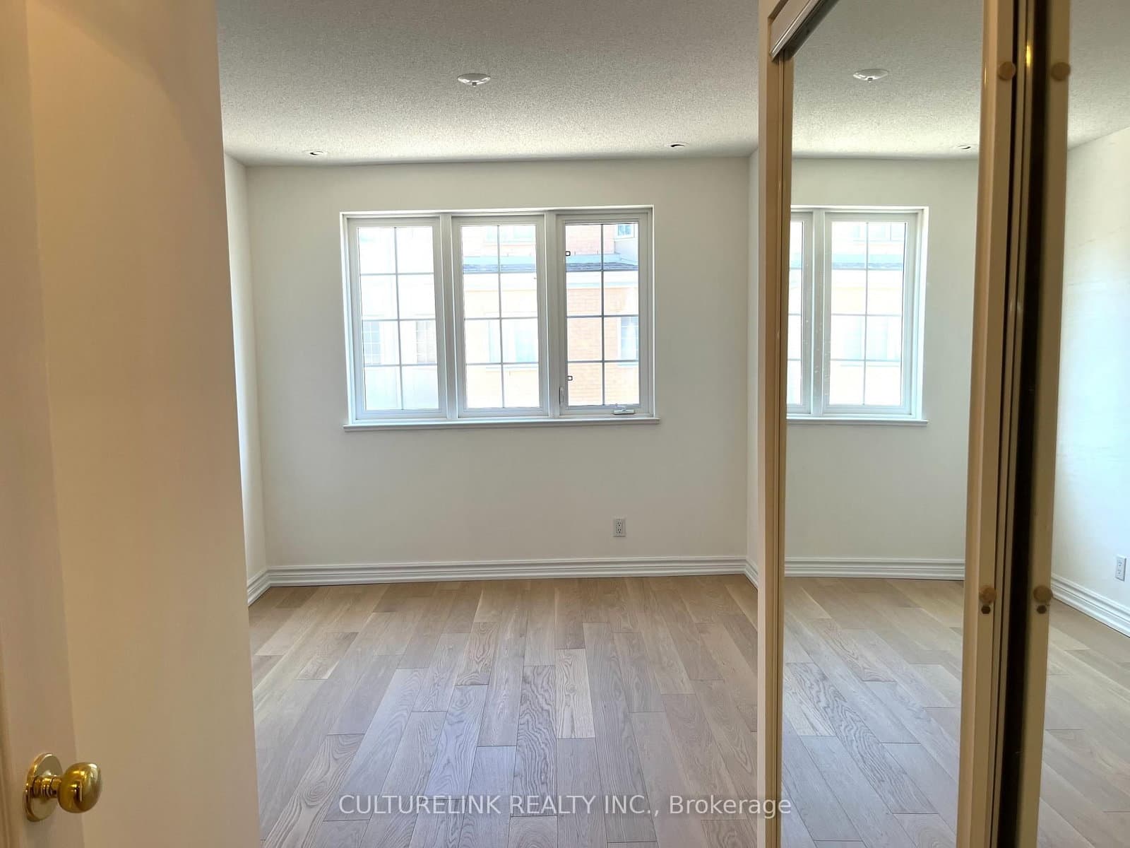 28 Sommerset Way, Unit 1502 thumbnail 11