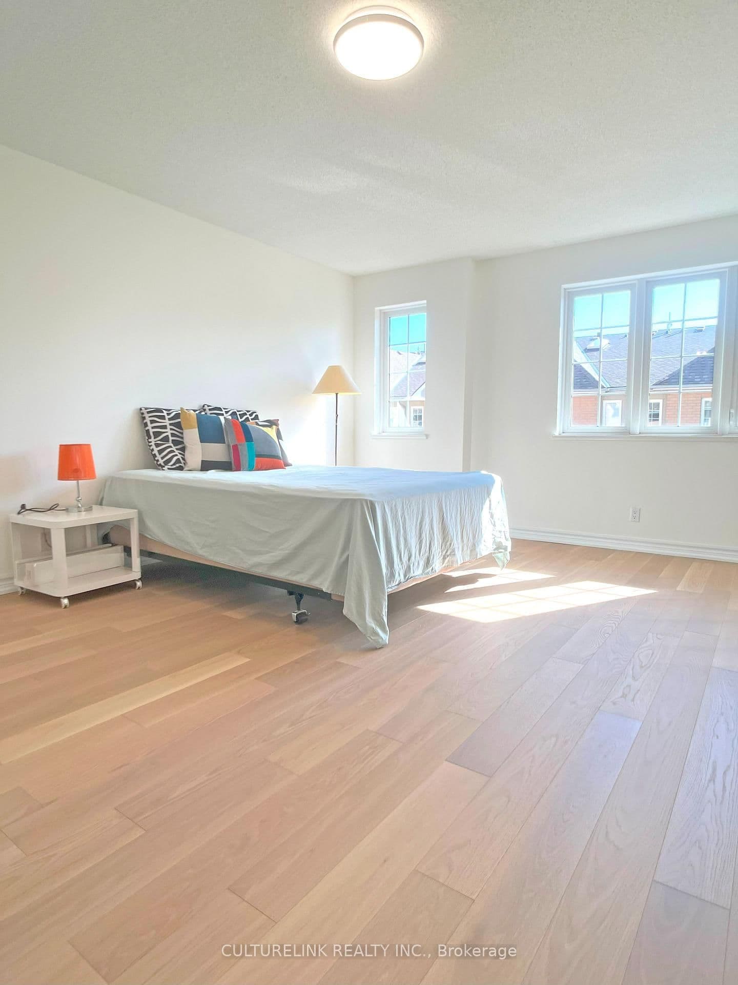 28 Sommerset Way, Unit 1502 thumbnail 13