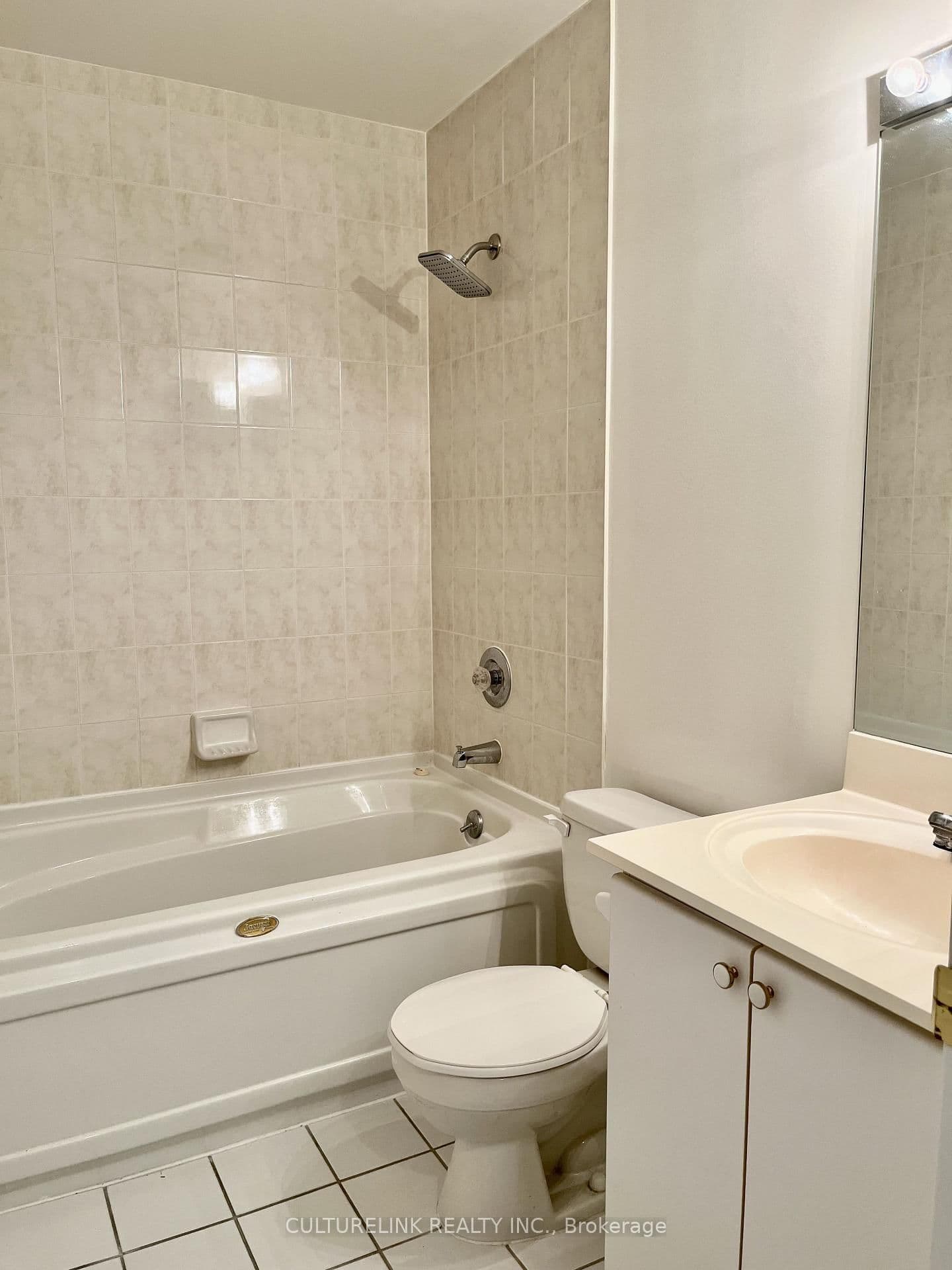 28 Sommerset Way, Unit 1502 thumbnail 8