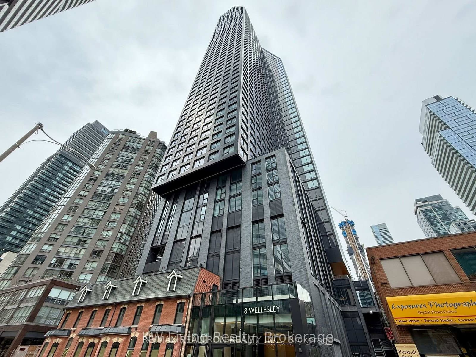 8 Wellesley Street W, Unit 806