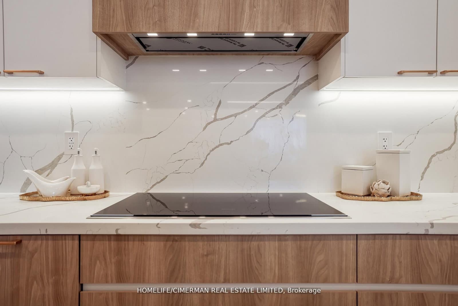 240 Heath Street W, Unit 1002 thumbnail 18