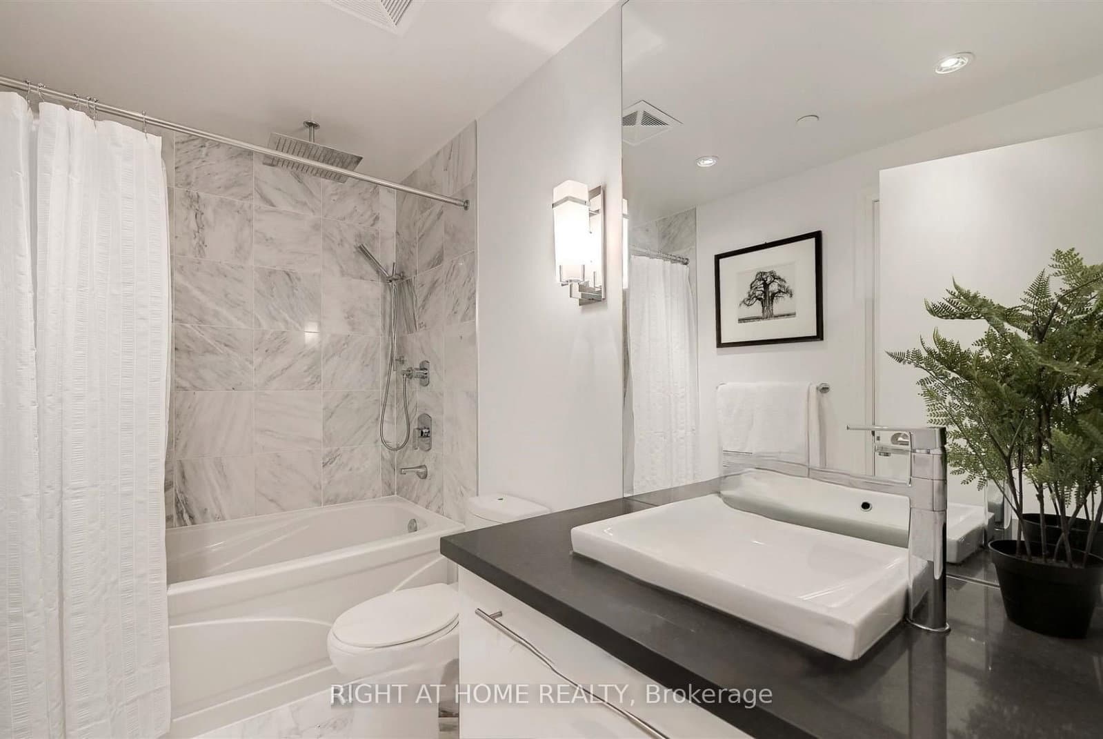 399 Spring Garden, Unit 228 thumbnail 2