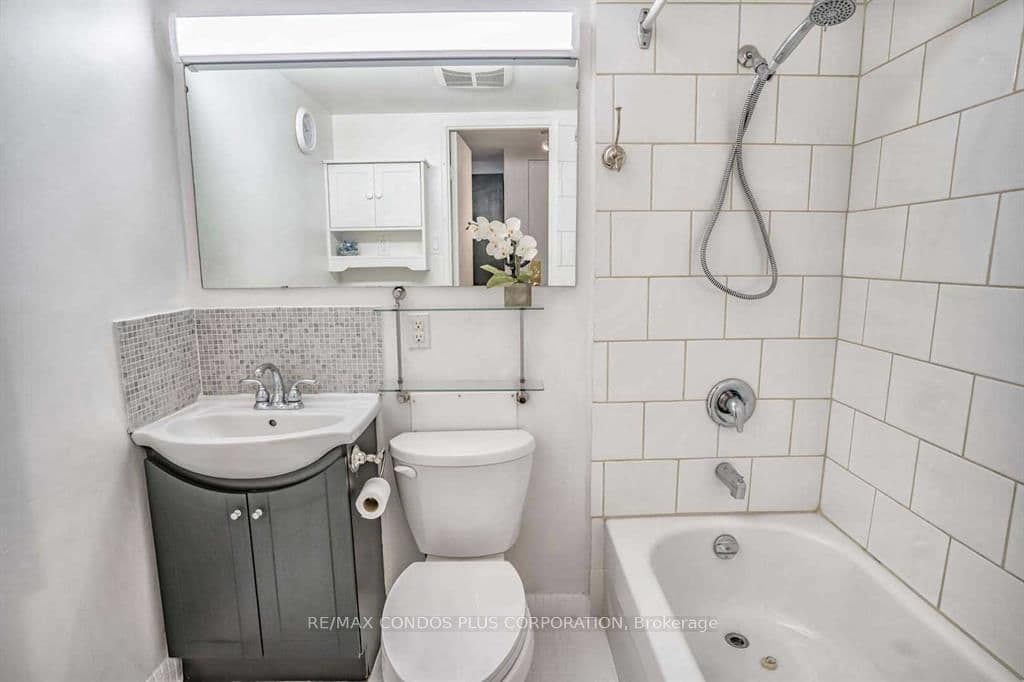 720 Spadina Avenue, Unit 1011 thumbnail 10