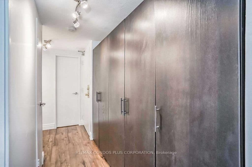 720 Spadina Avenue, Unit 1011 thumbnail 12