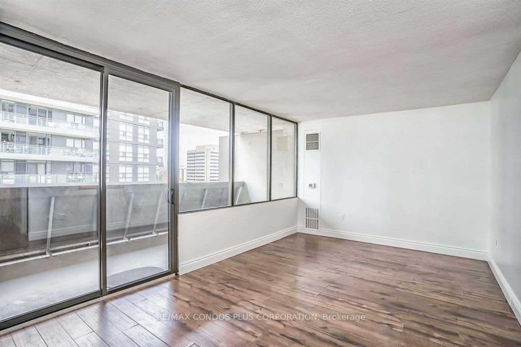 720 Spadina Avenue, Unit 1011 thumbnail 2