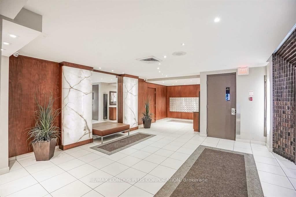 720 Spadina Avenue, Unit 1011 thumbnail 21