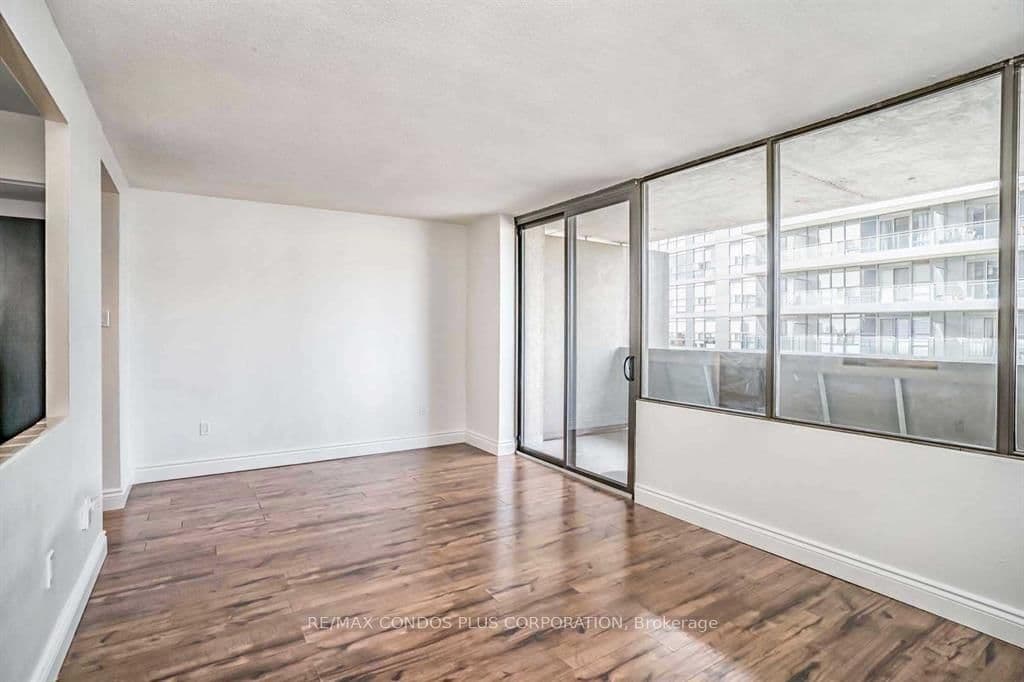 720 Spadina Avenue, Unit 1011 thumbnail 4