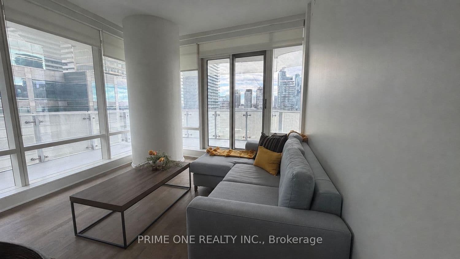 1 Bloor Street E, Unit 1704 thumbnail 10