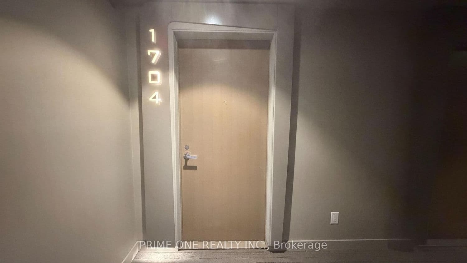 1 Bloor Street E, Unit 1704 thumbnail 3