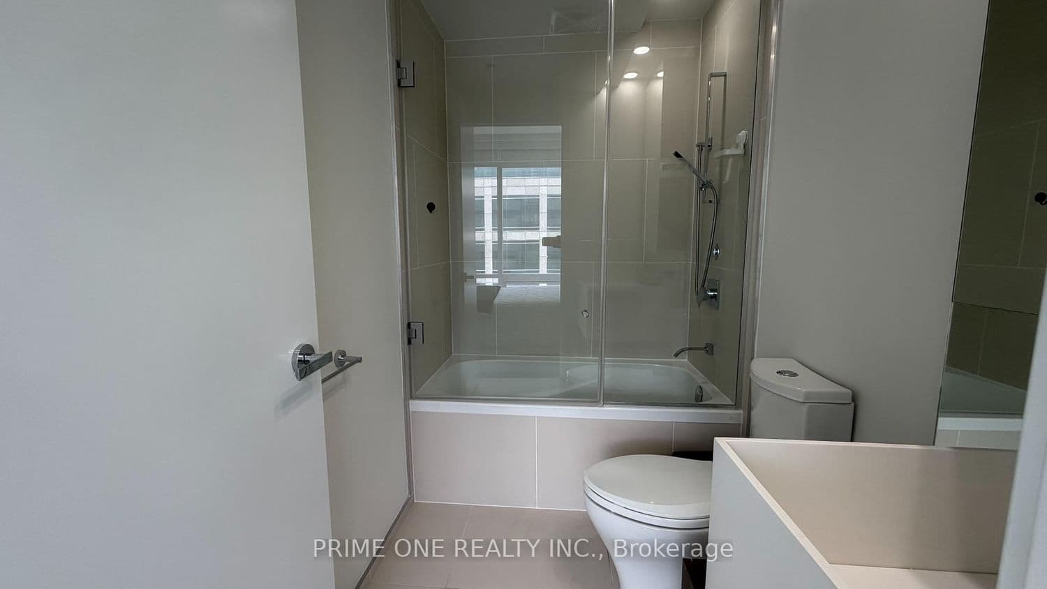 1 Bloor Street E, Unit 1704 thumbnail 8