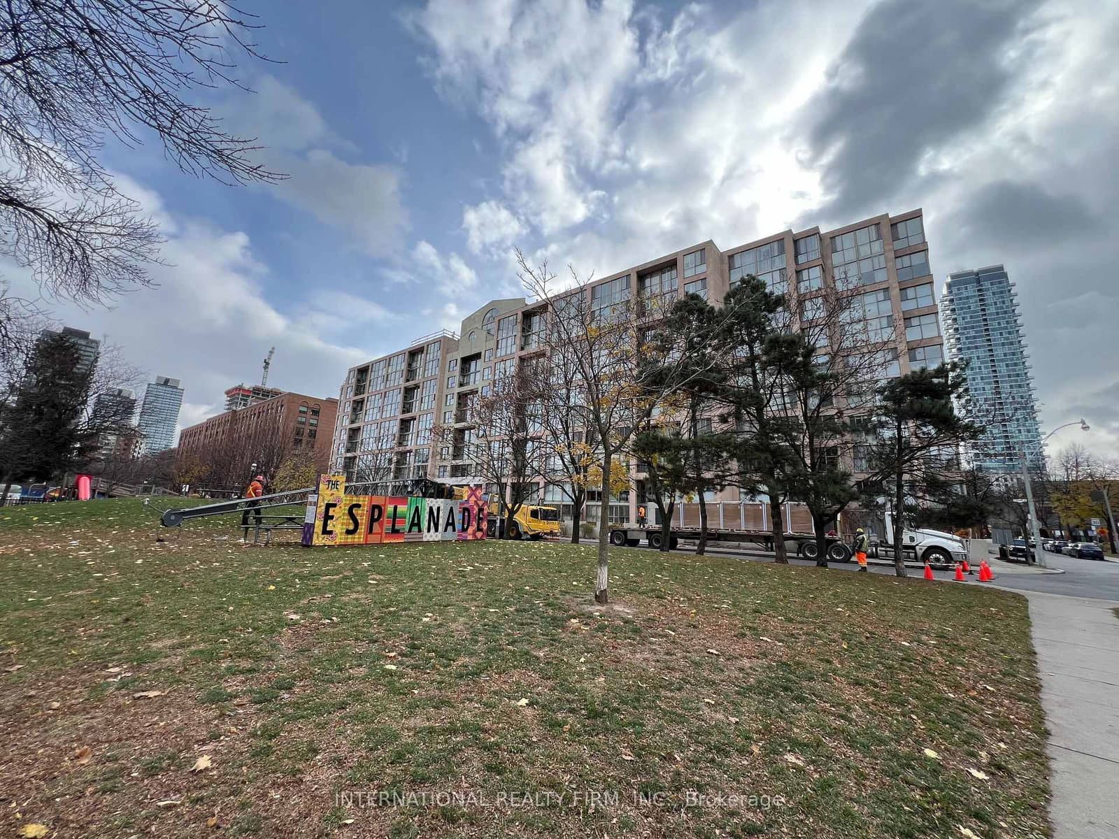 #PH5 - 65 Scadding Avenue