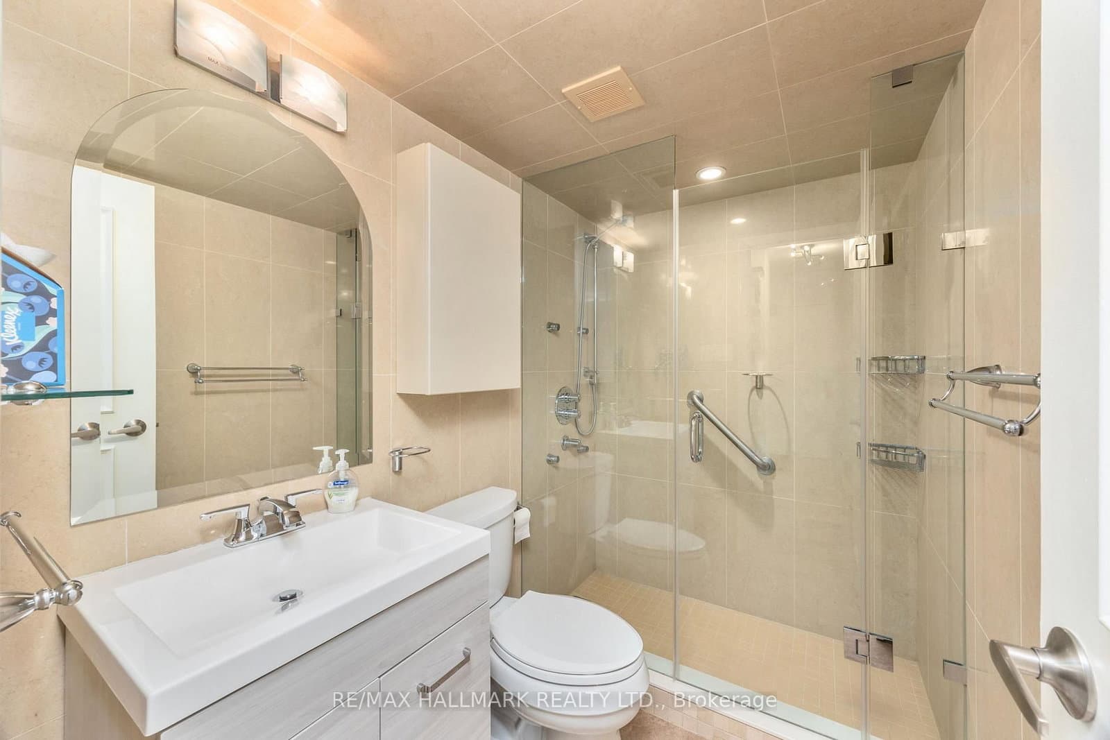 212 St George Street, Unit 203 thumbnail 18