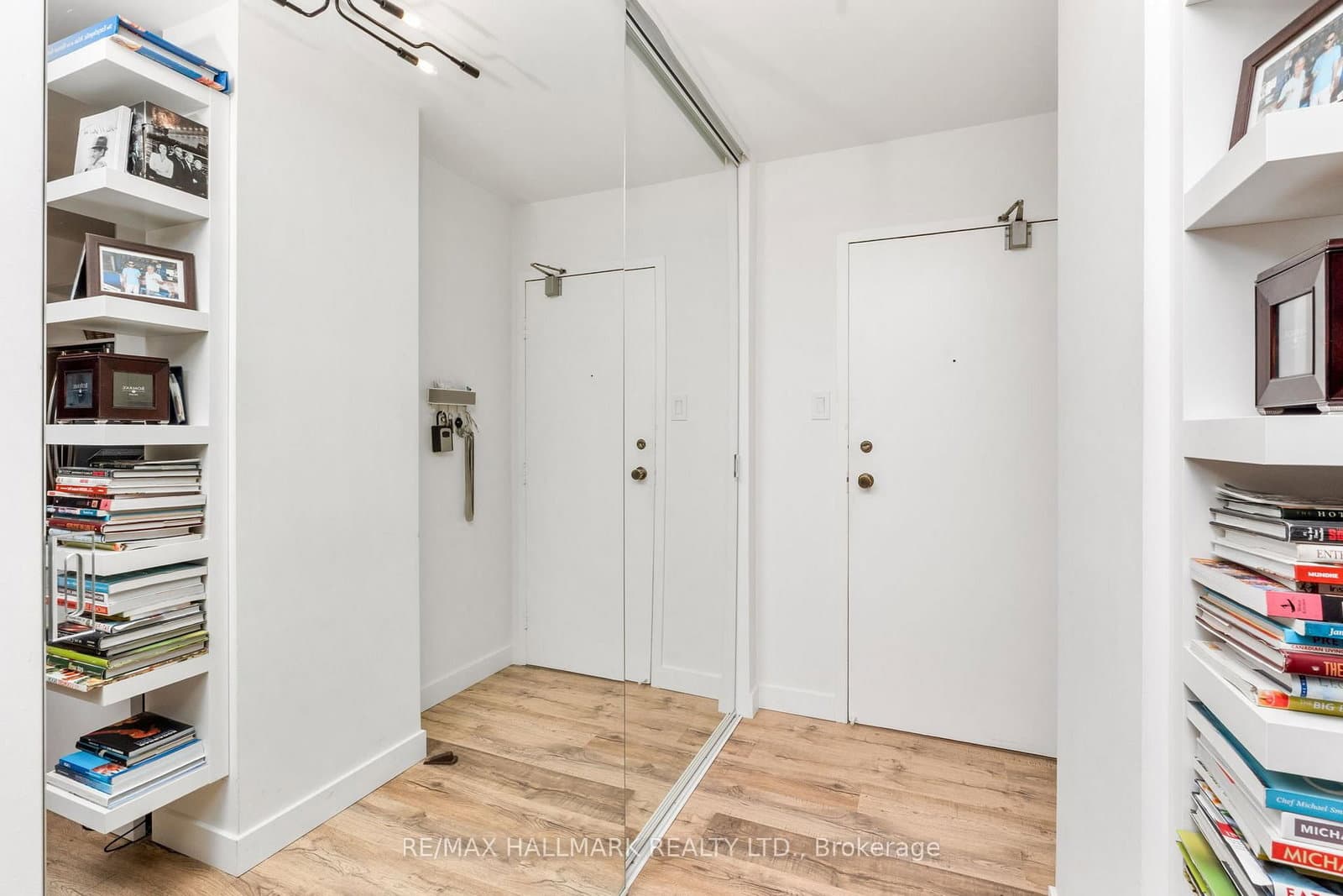 212 St George Street, Unit 203 thumbnail 4