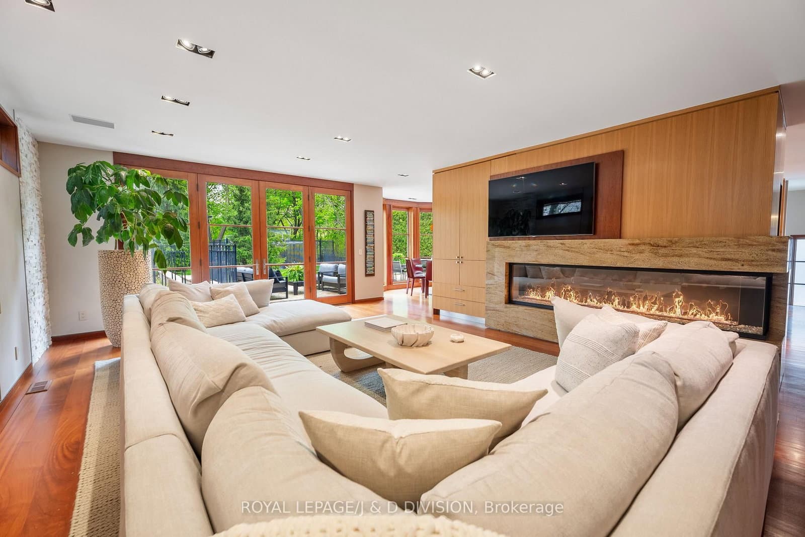 24 Glenview Avenue thumbnail 15