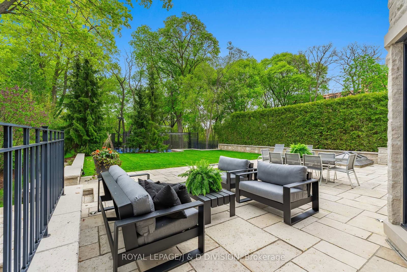 24 Glenview Avenue thumbnail 9