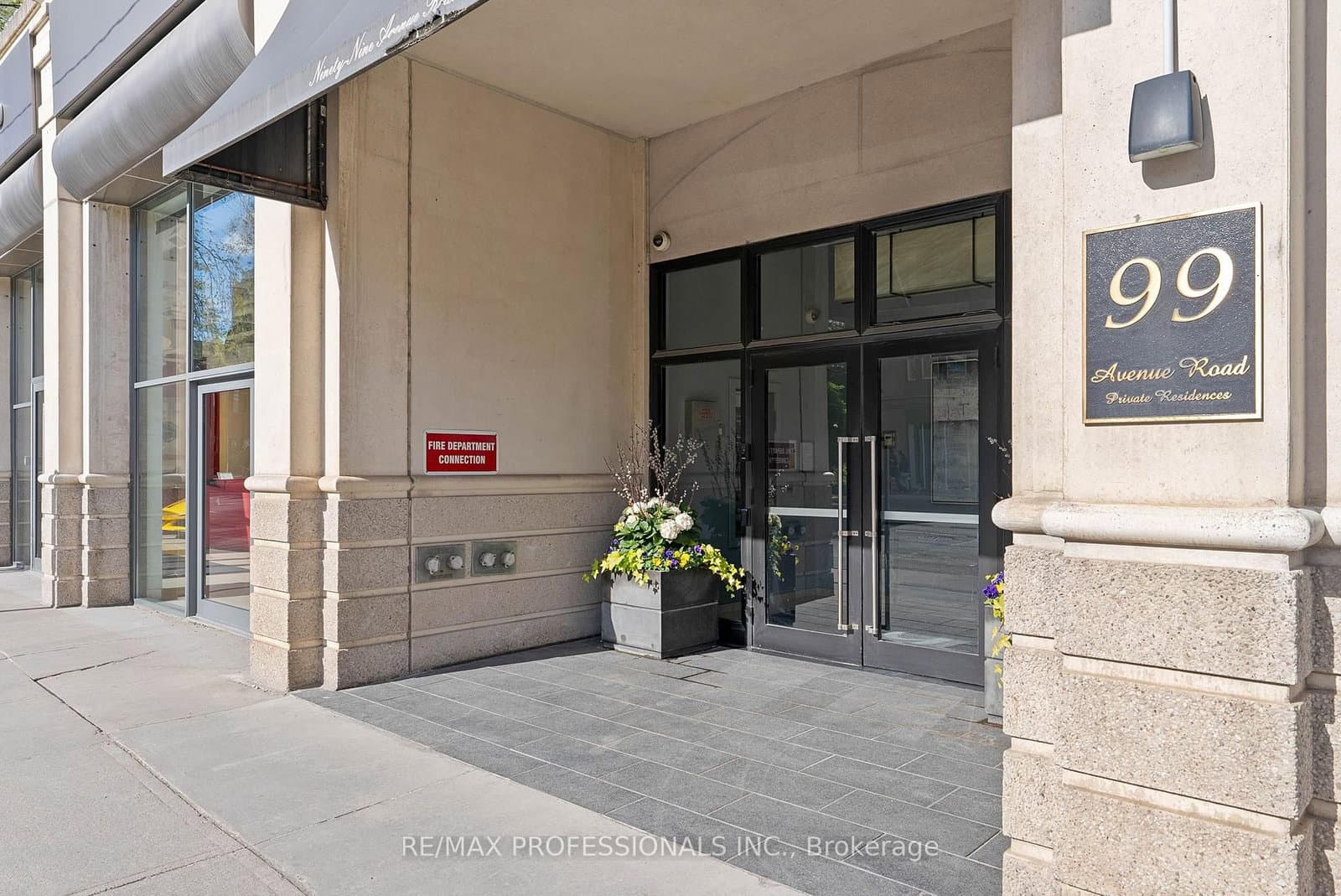 99 Avenue Road, Unit SUBPH3 thumbnail 2
