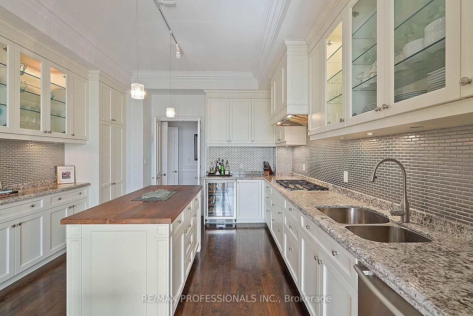 99 Avenue Road, Unit SUBPH3 thumbnail 21