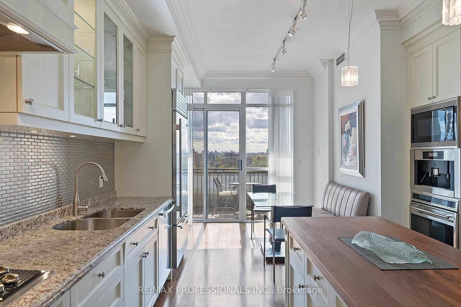 99 Avenue Road, Unit SUBPH3 thumbnail 25