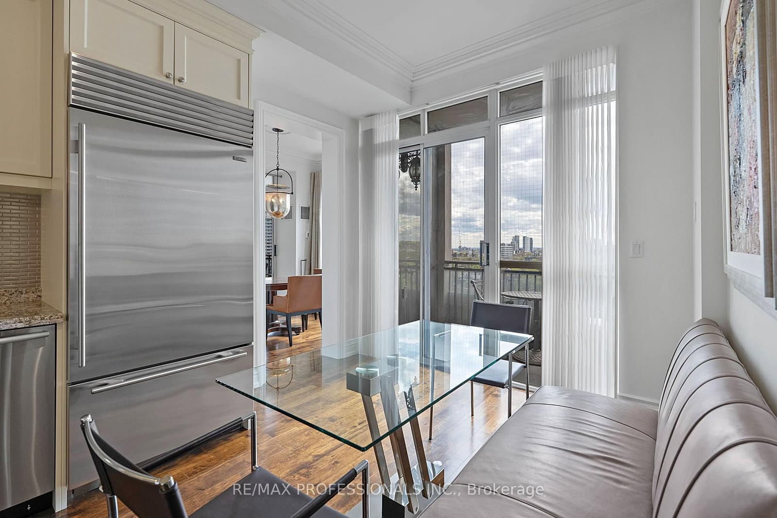 99 Avenue Road, Unit SUBPH3 thumbnail 27