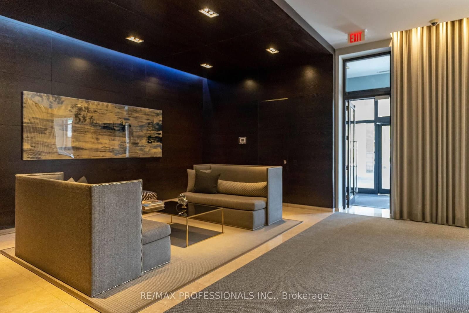 99 Avenue Road, Unit SUBPH3 thumbnail 3