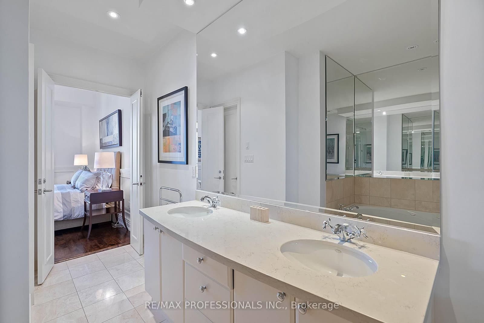 99 Avenue Road, Unit SUBPH3 thumbnail 32