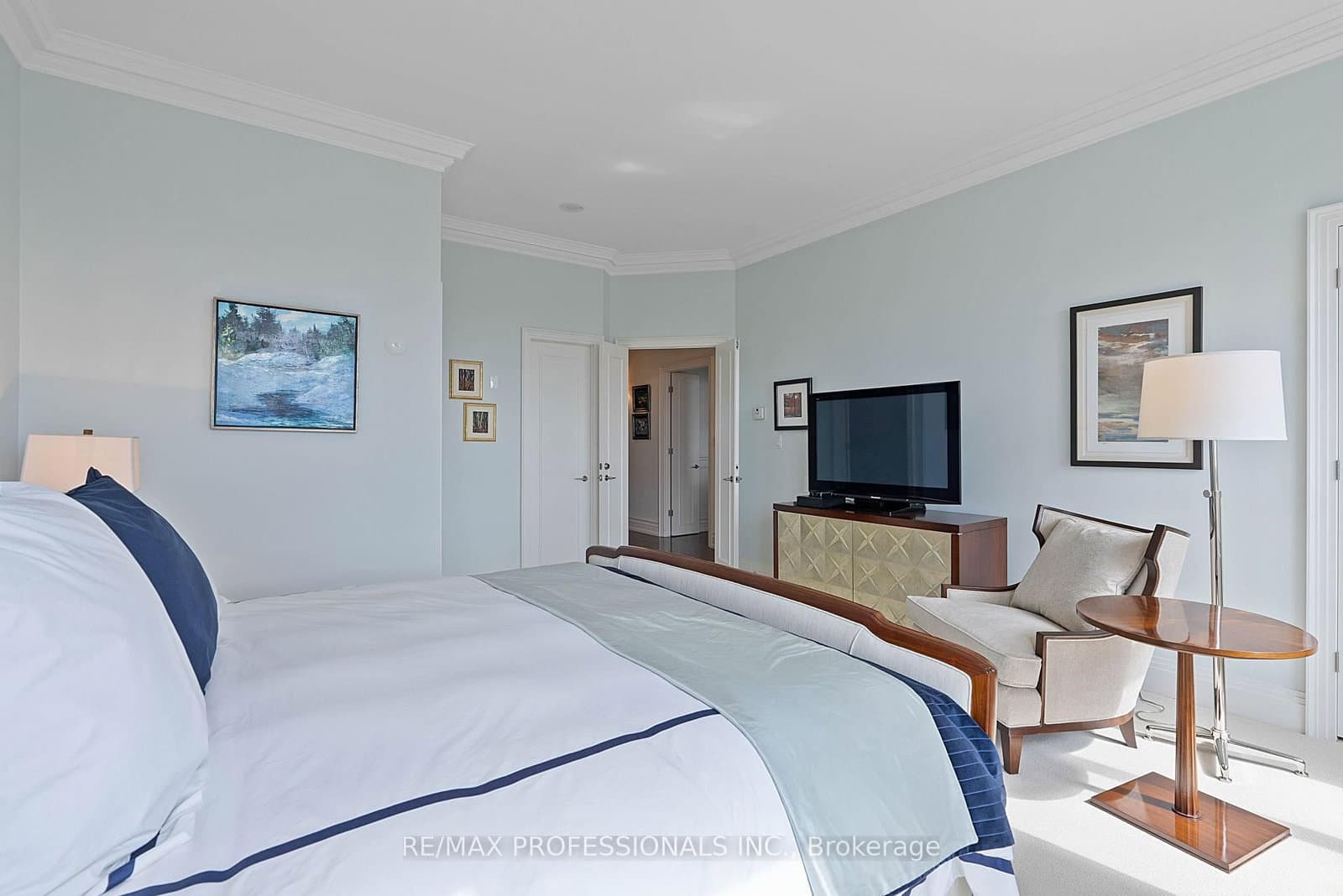 99 Avenue Road, Unit SUBPH3 thumbnail 36