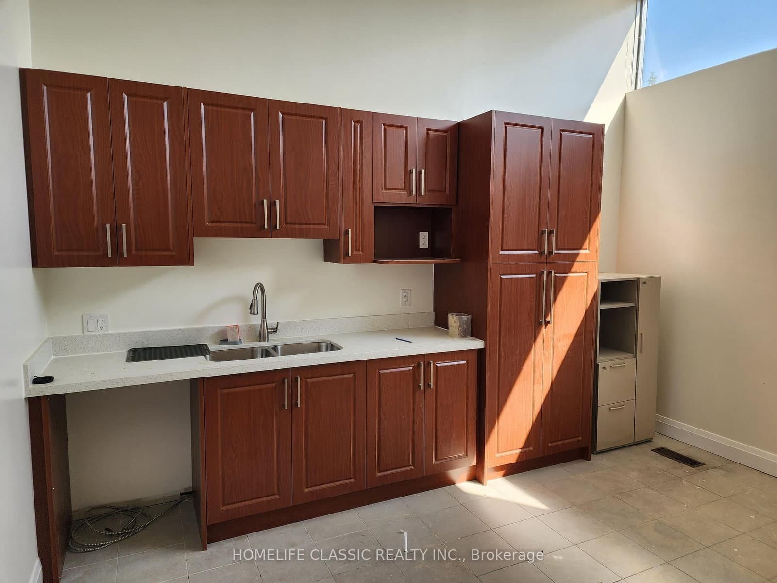 64 Prince Andrew Place, Unit 2 thumbnail 3