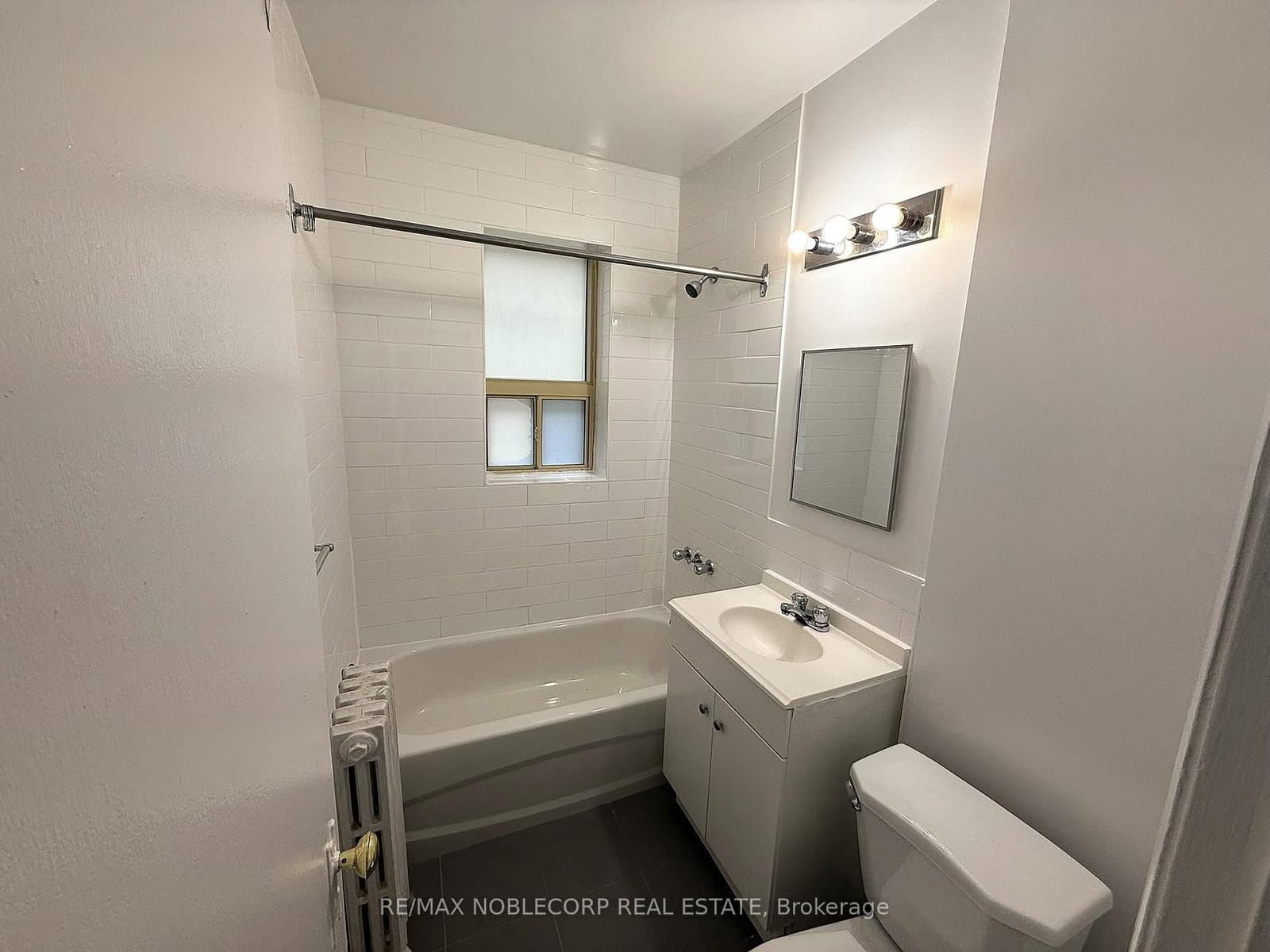 1377 Bayview Avenue, Unit 1 thumbnail 4