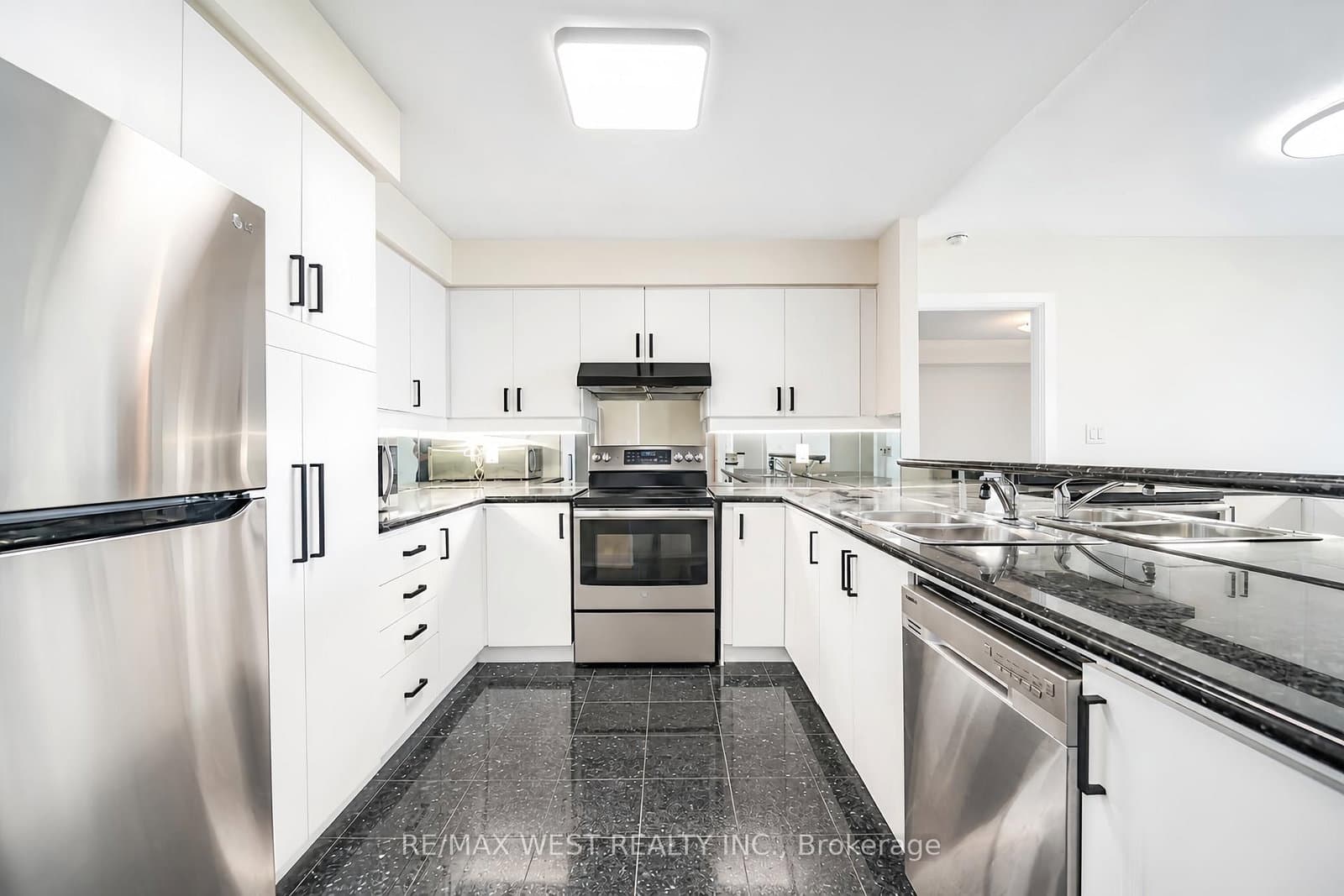 23 Lorraine Drive, Unit 2105 thumbnail 4