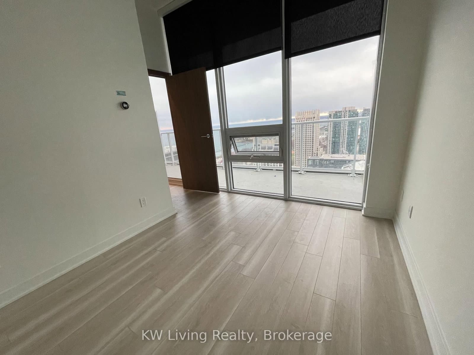 19 Bathurst Street, Unit 4202 thumbnail 8