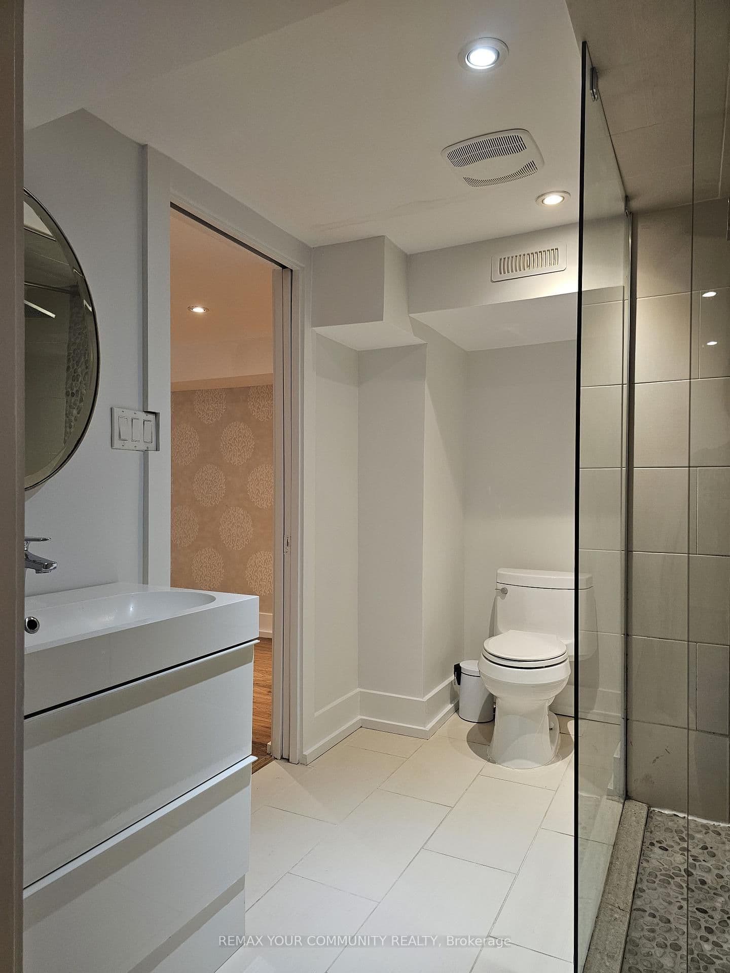 222 Patricia Avenue, Unit Basement thumbnail 4