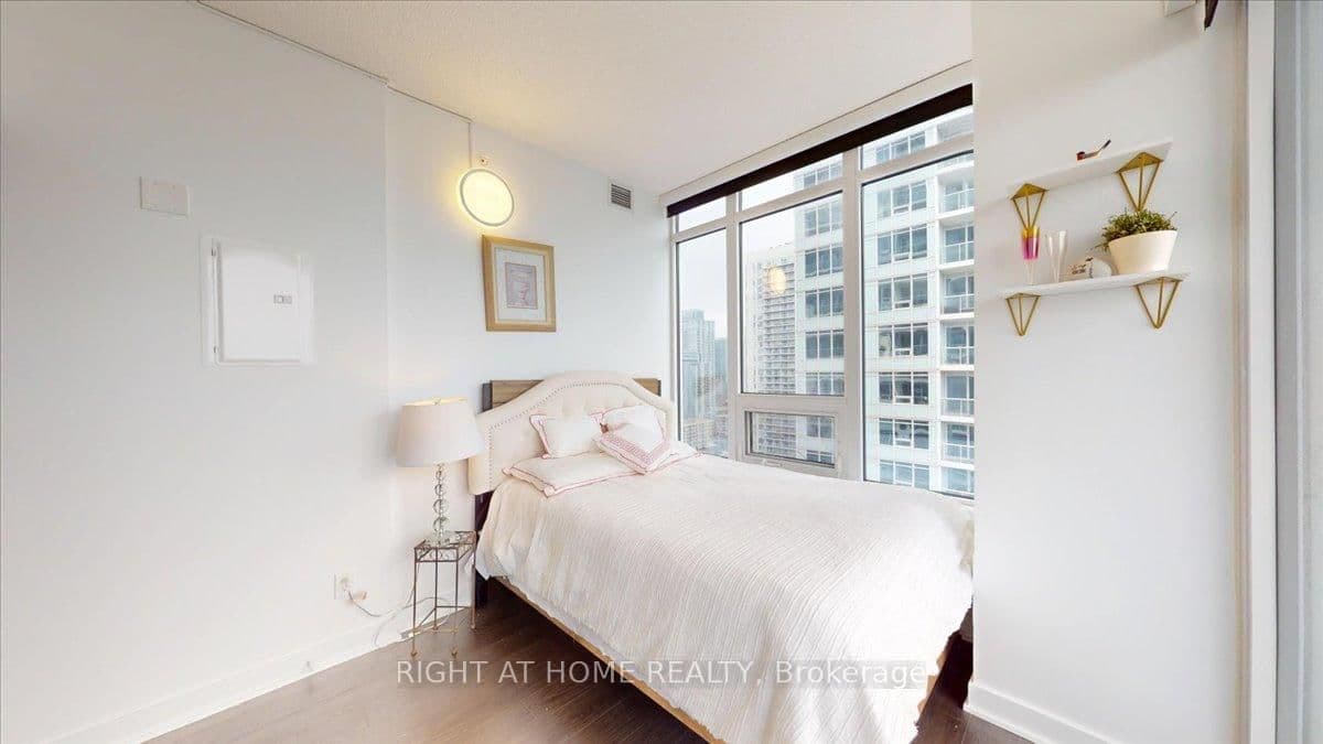 19 Bathurst Street, Unit 3011 thumbnail 23