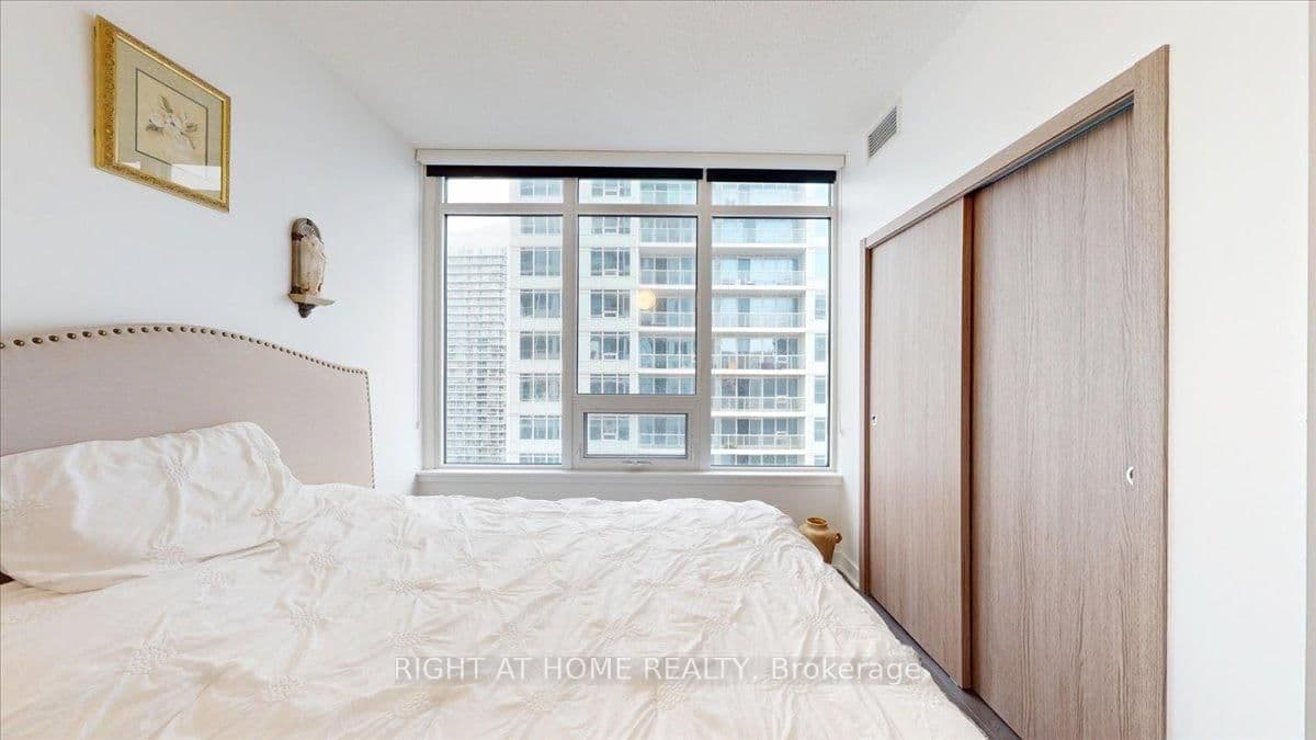 19 Bathurst Street, Unit 3011 thumbnail 24