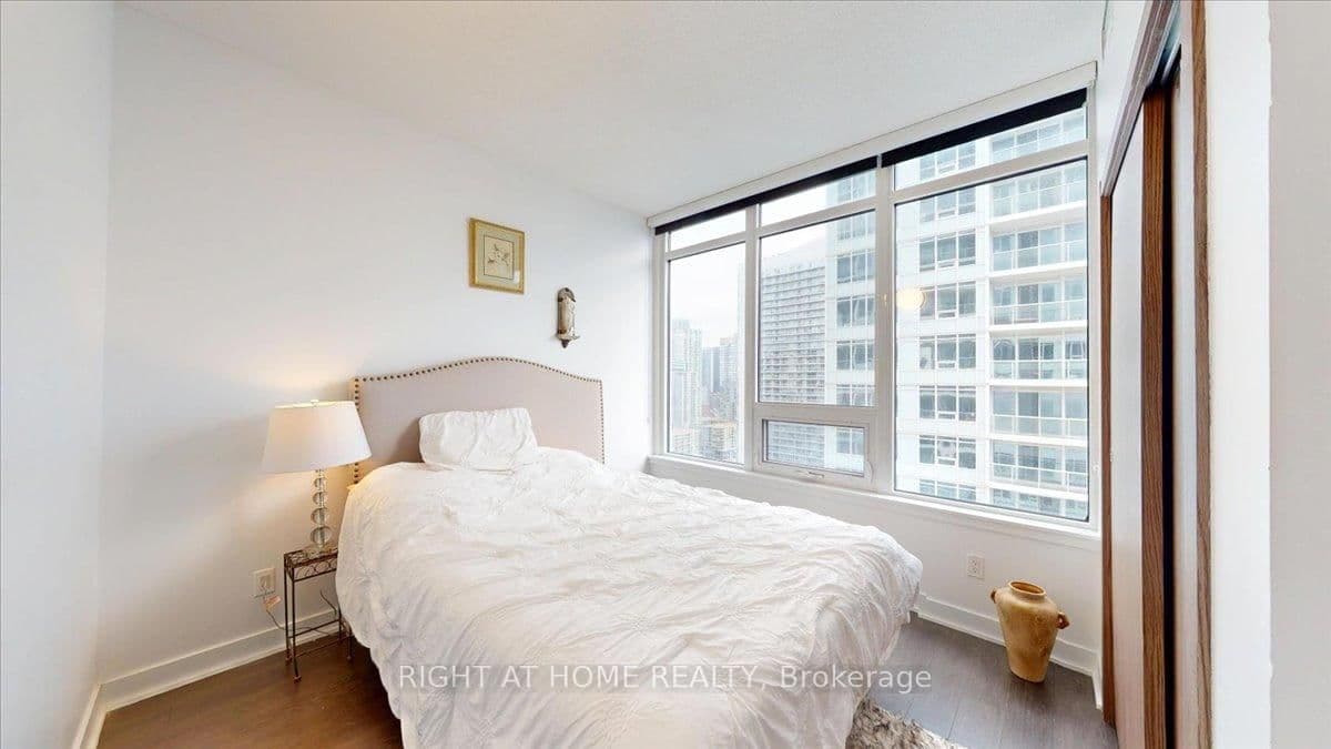 19 Bathurst Street, Unit 3011 thumbnail 25