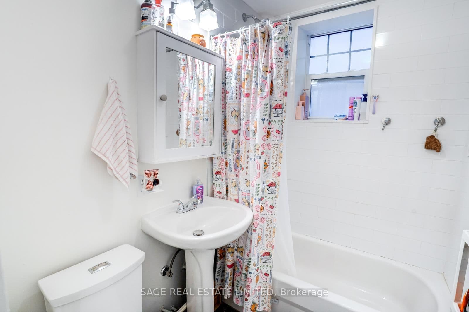 48 Lawton Boulevard, Unit 15 thumbnail 19