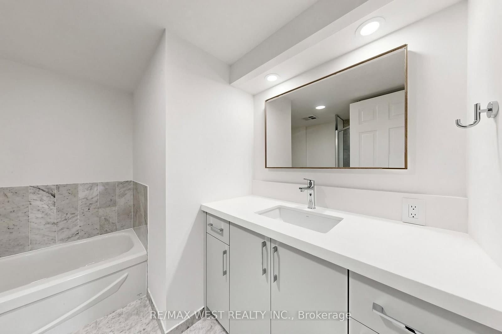 5 Concorde Place, Unit 1302 thumbnail 28