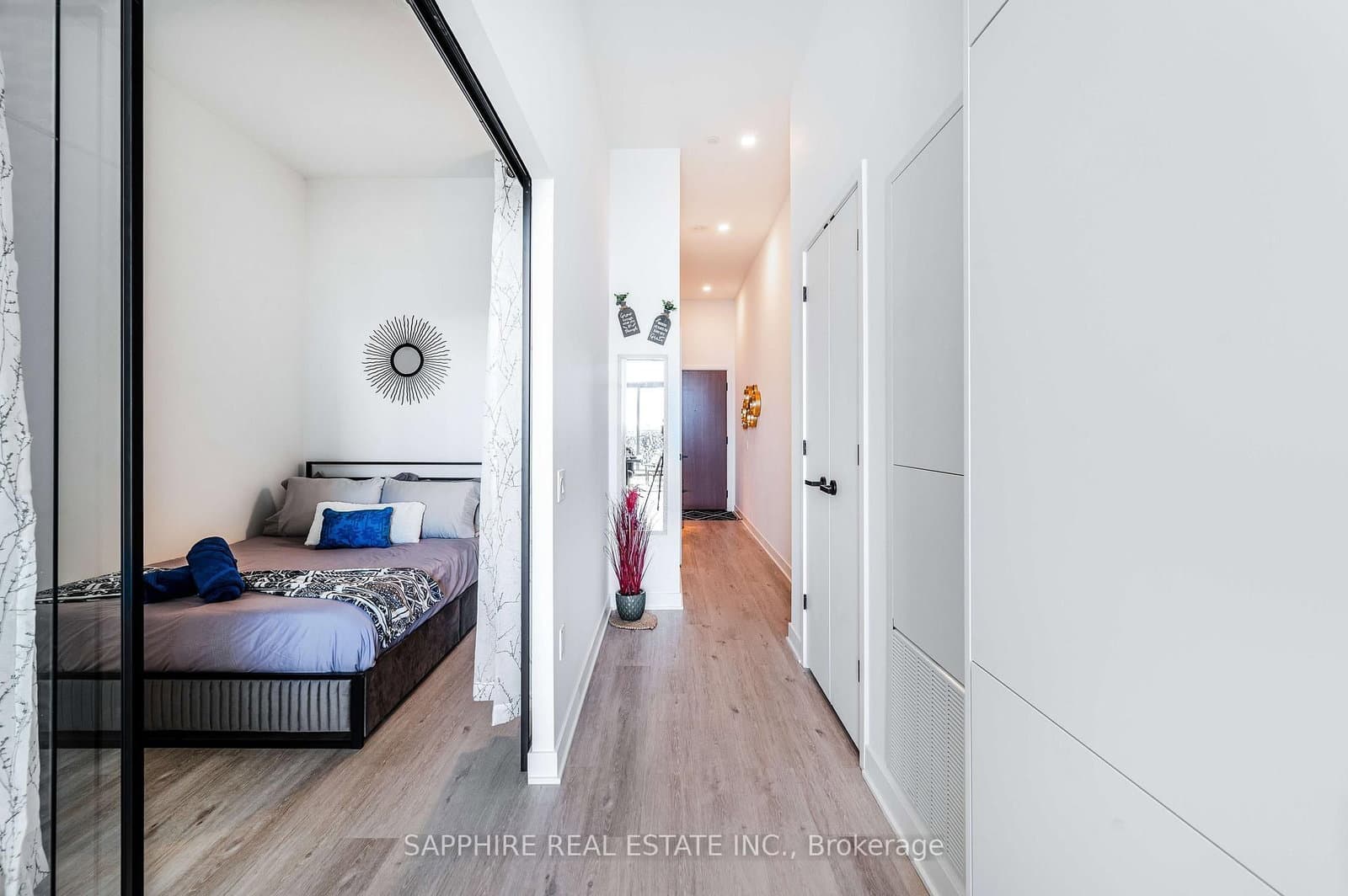 55 Charles Street E, Unit 5104 thumbnail 16