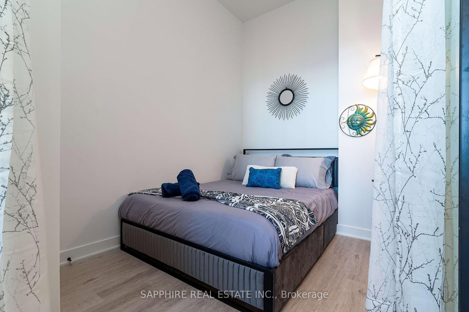 55 Charles Street E, Unit 5104 thumbnail 18