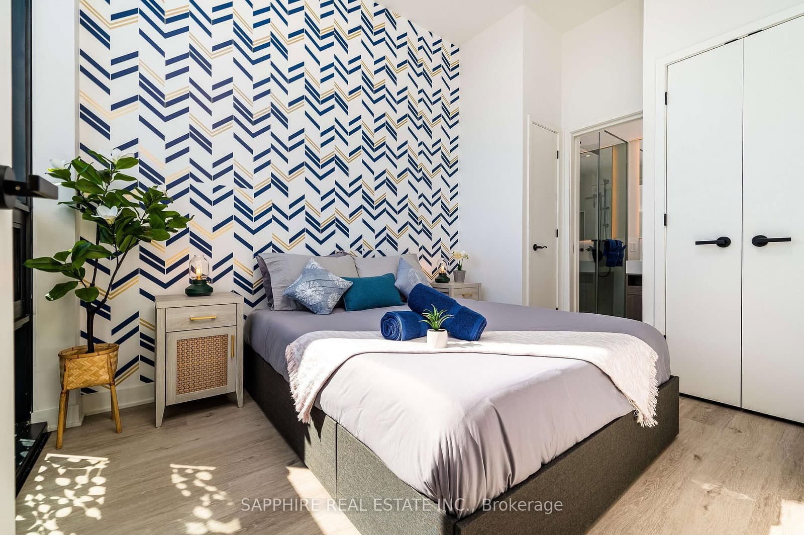 55 Charles Street E, Unit 5104 thumbnail 25