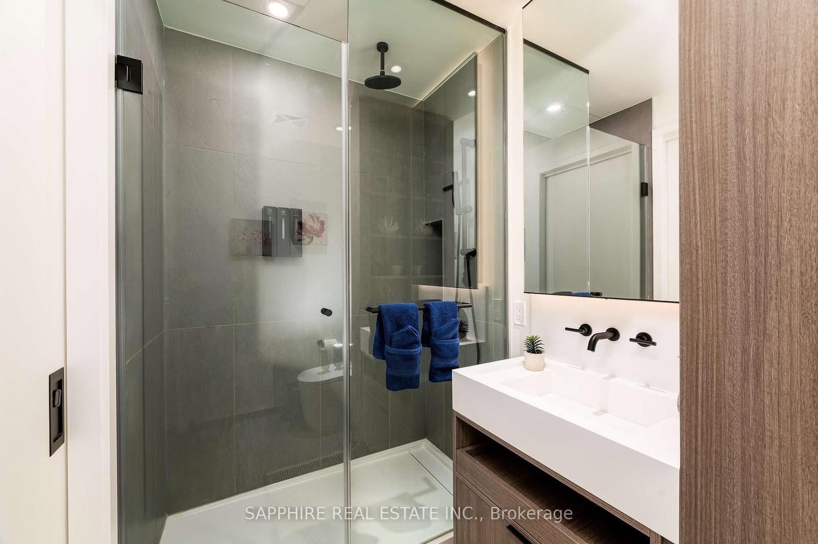 55 Charles Street E, Unit 5104 thumbnail 29