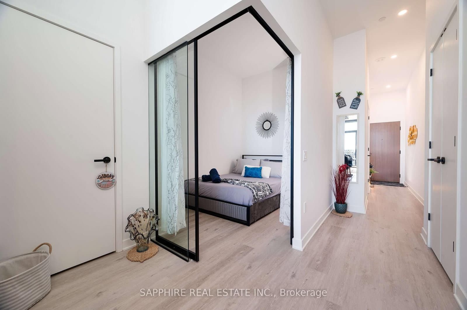 55 Charles Street E, Unit 5104 thumbnail 7